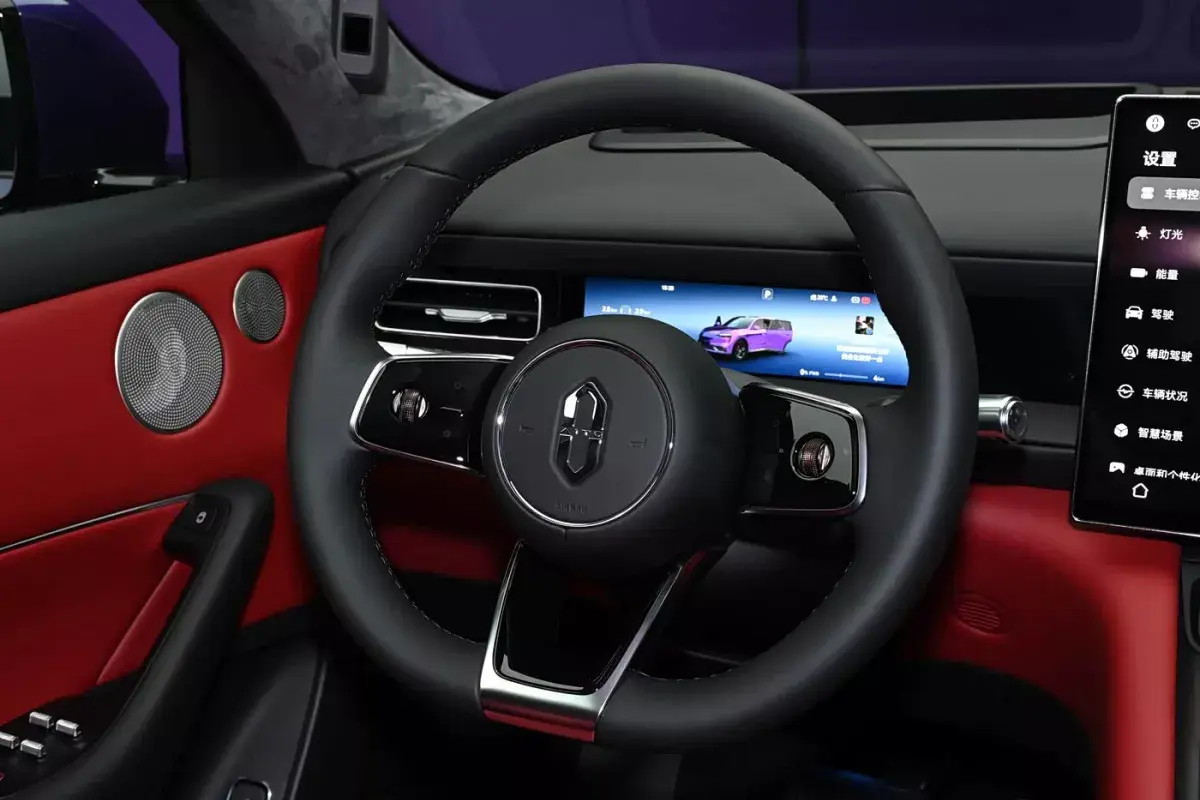 Aito M6 PHEV салон 3