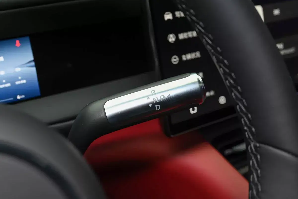 Aito M6 PHEV салон 4