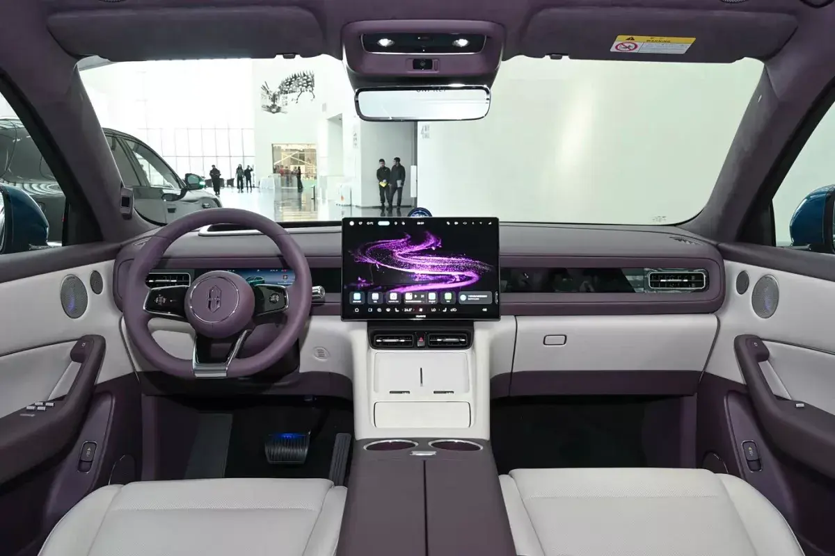 Aito M6 PHEV салон 7