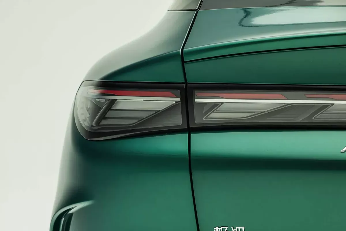 Arcfox S5 PHEV фото 7