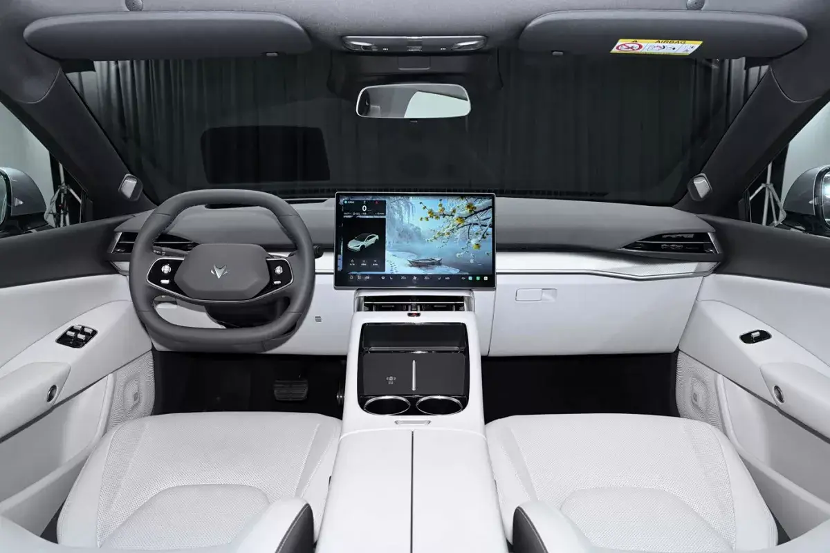 Arcfox S5 PHEV салон 1