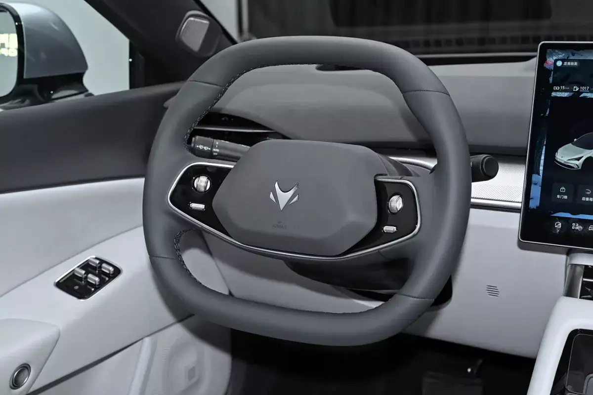 Arcfox S5 PHEV салон 2