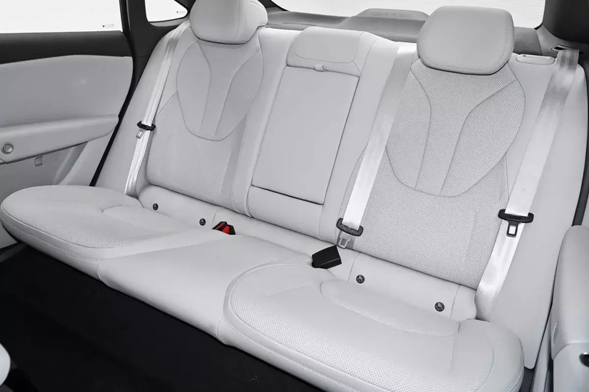 Arcfox S5 PHEV салон 6
