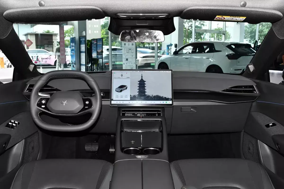 Arcfox S5 PHEV салон 8
