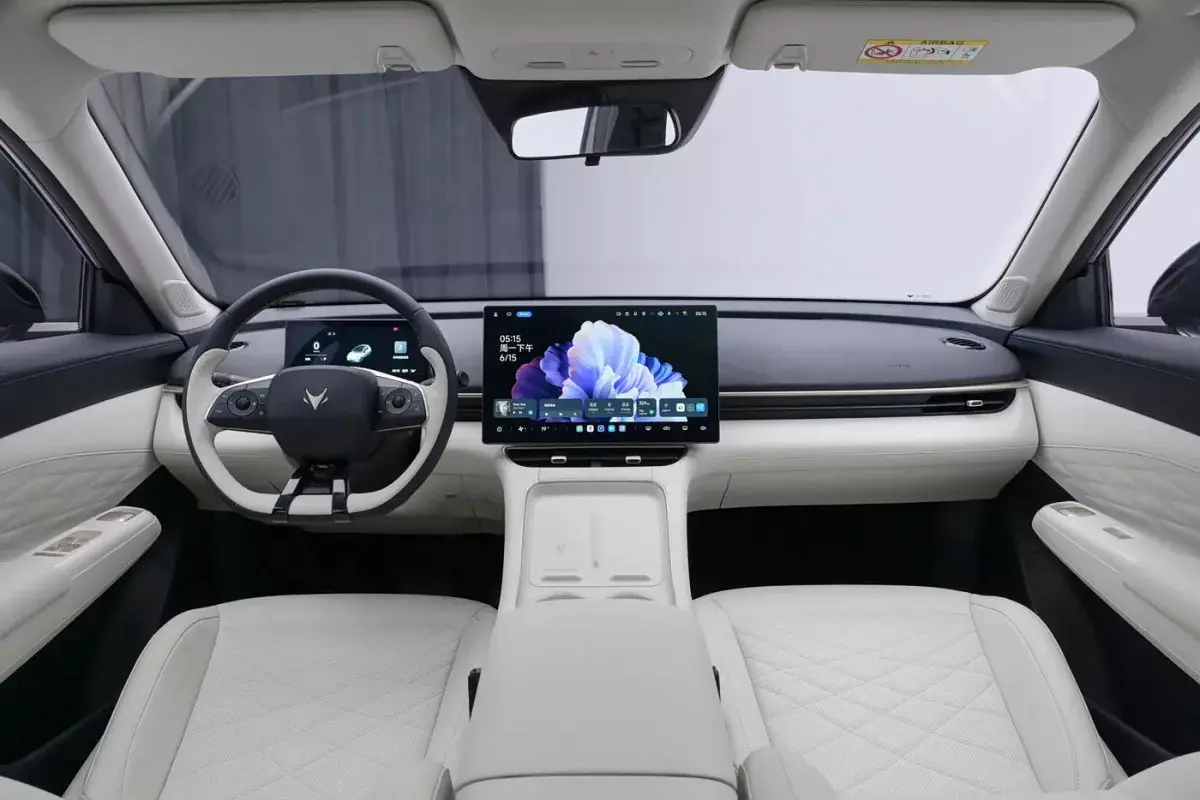 Arcfox T1 салон 1
