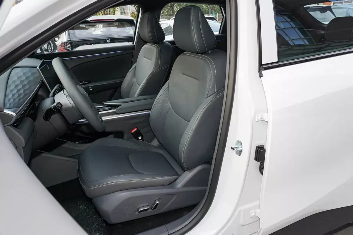 Arcfox T5 PHEV салон 5