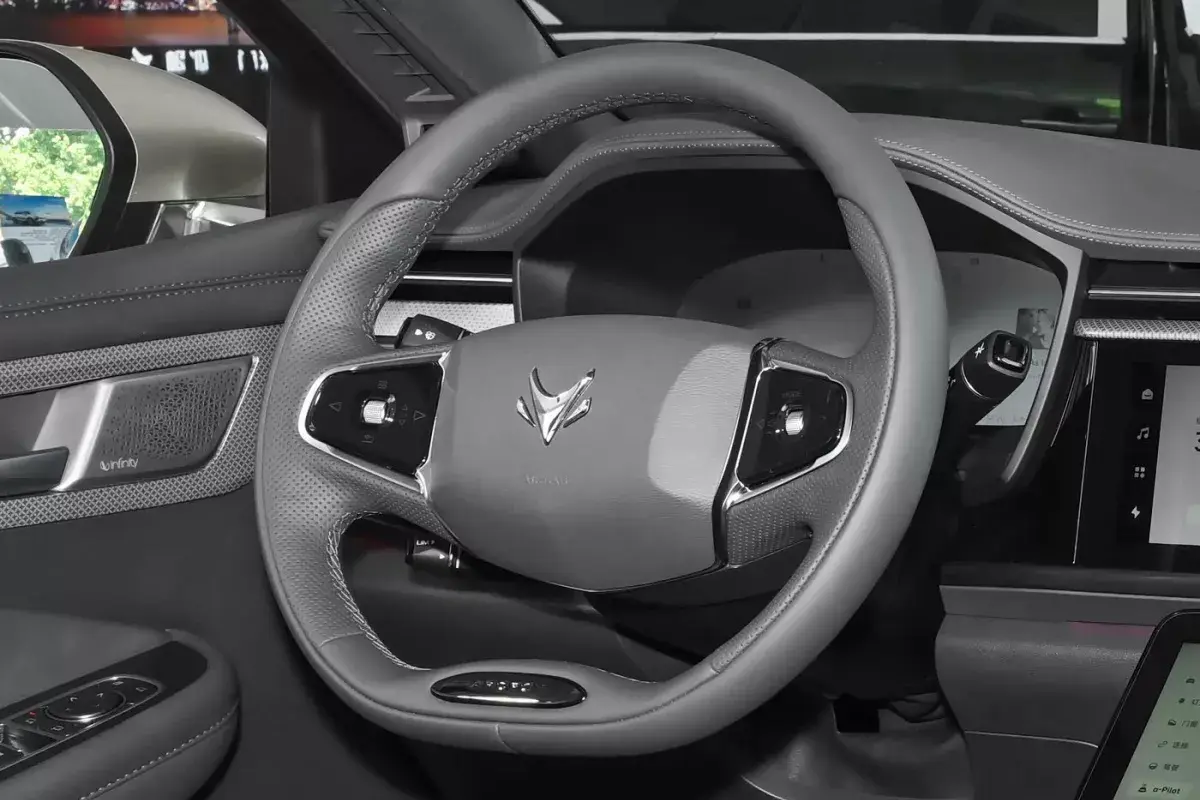 Arcfox T6 салон 3
