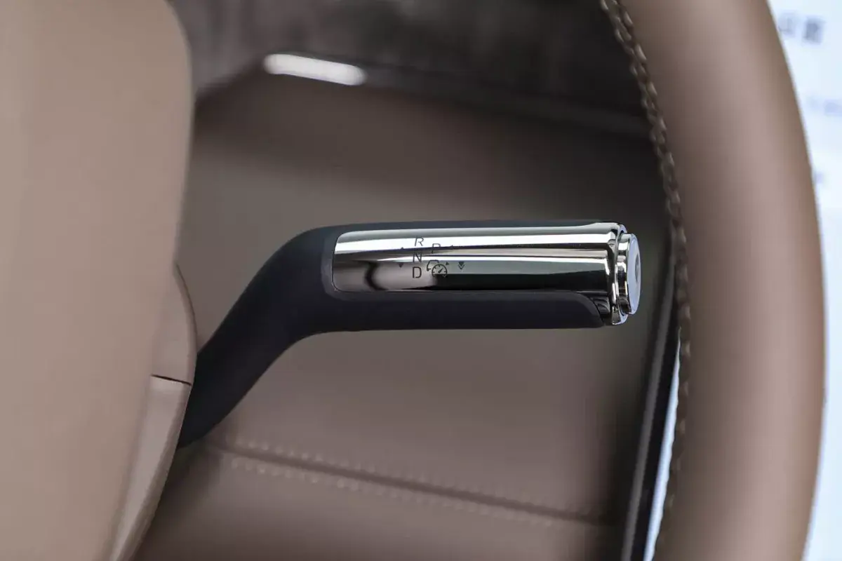 Arcfox V9 PHEV салон 4