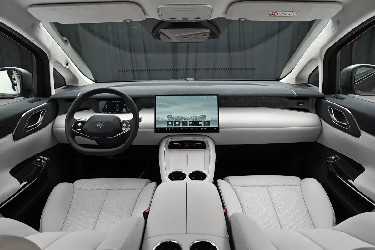 Arcfox V9 PHEV салон 7