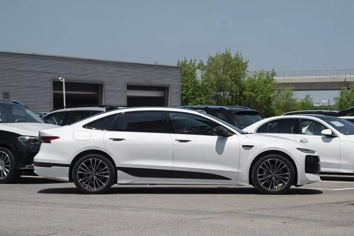 Audi A6L e-tron фото 5