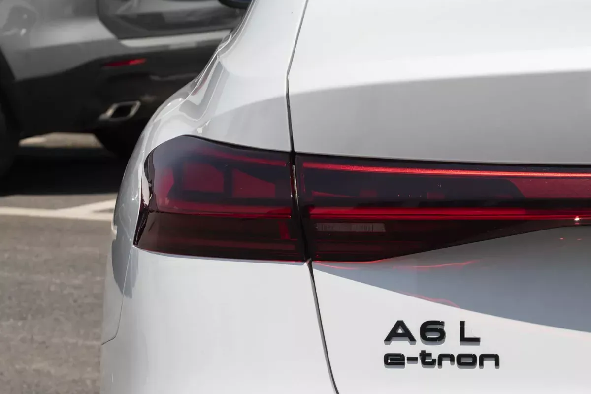 Audi A6L e-tron фото 7