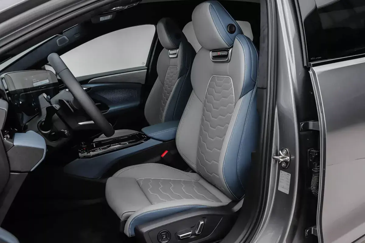 Audi A6L e-tron салон 6
