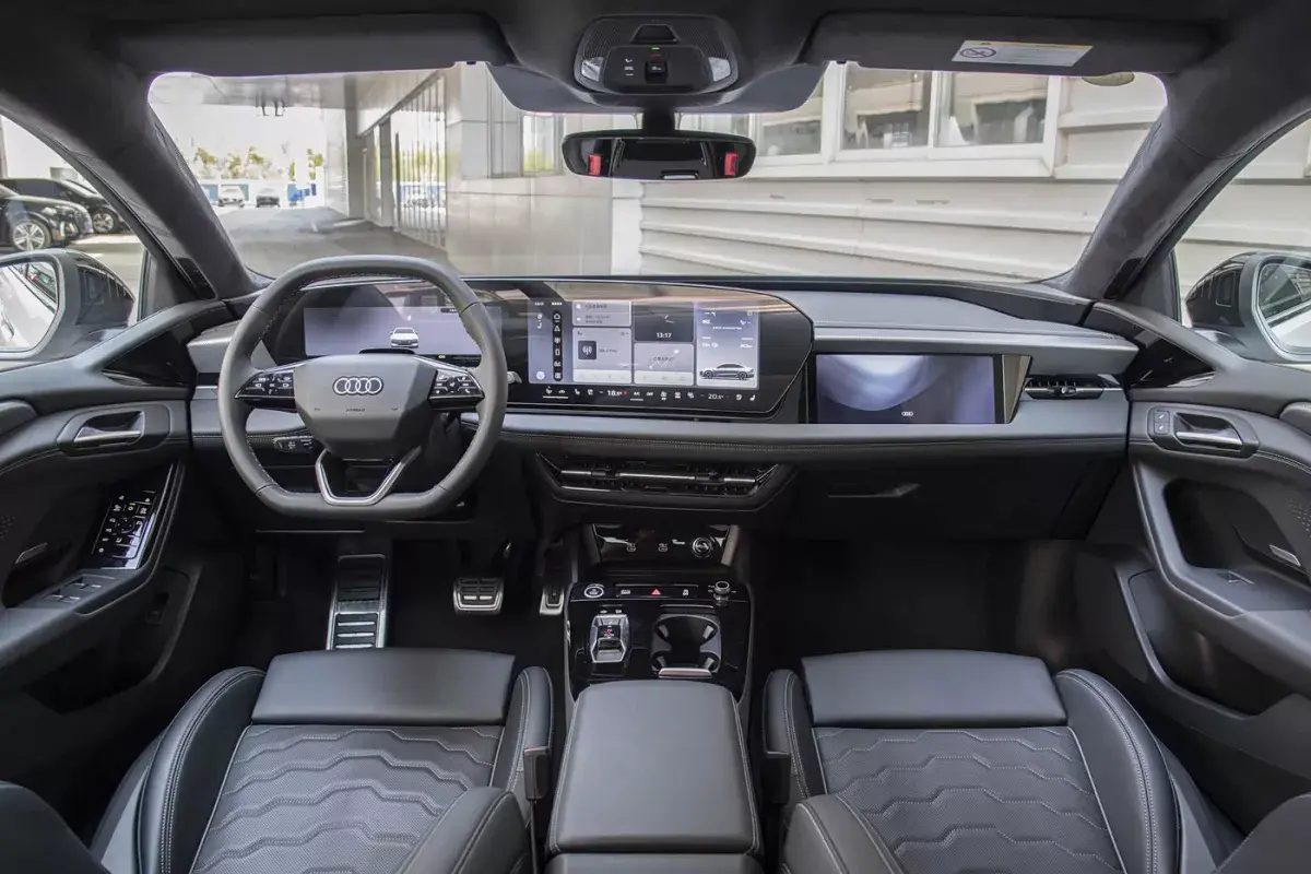 Audi A6L e-tron салон 7