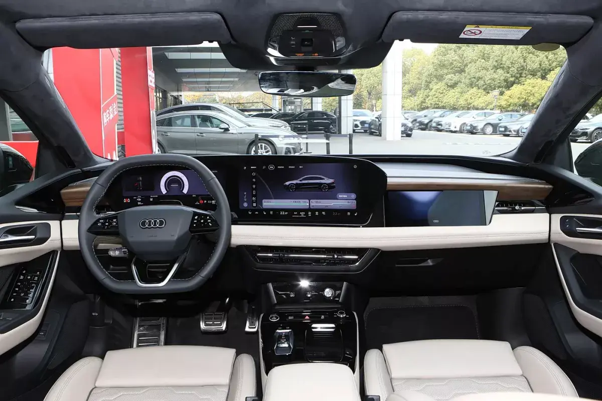 Audi A6L e-tron салон 8