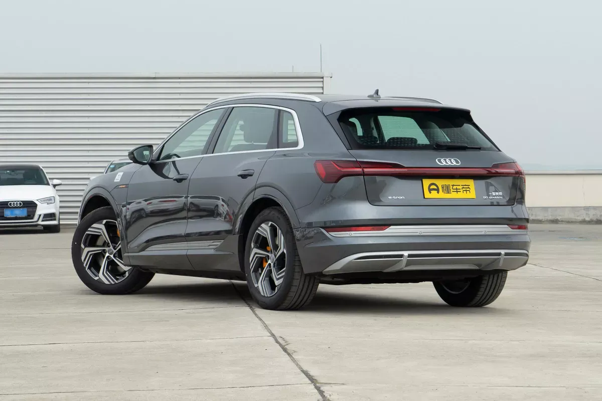 Audi E-Tron фото 3