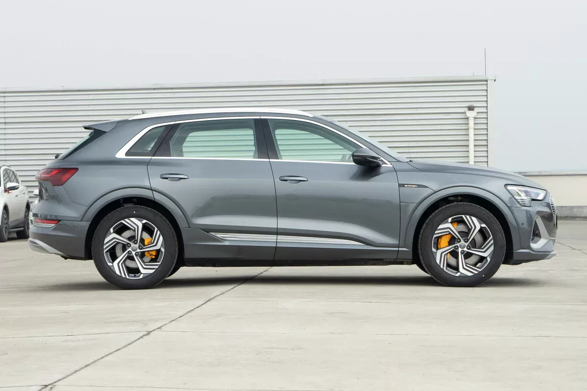 Audi E-Tron фото 5