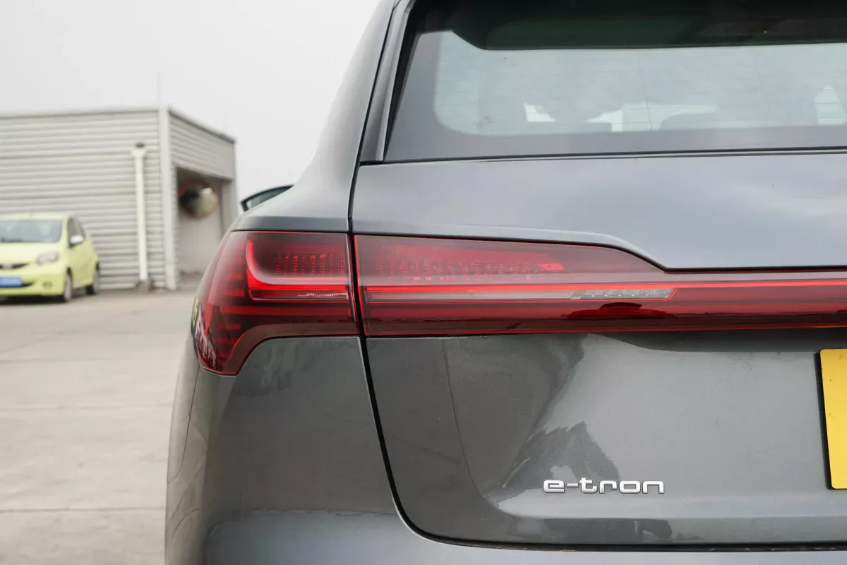 Audi E-Tron фото 7