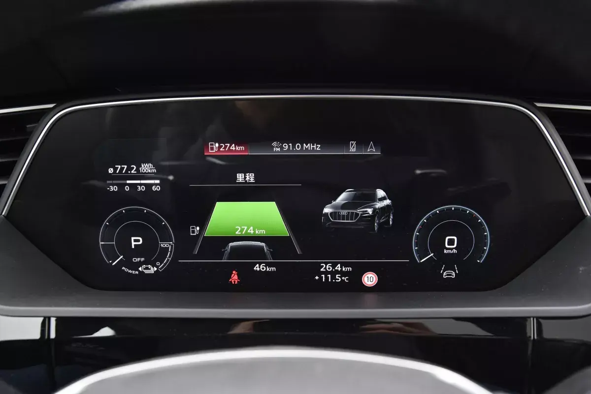 Audi E-Tron салон 2