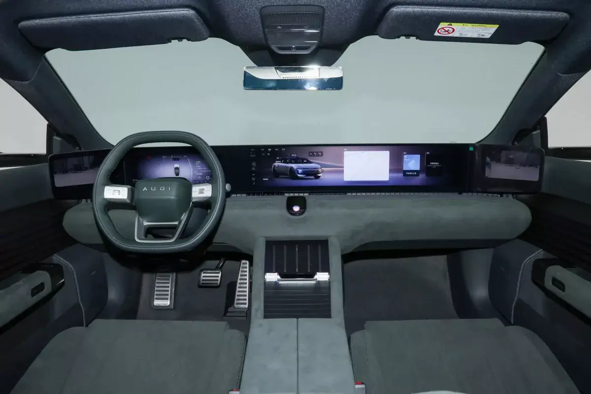 Audi E5 Sportback салон 8