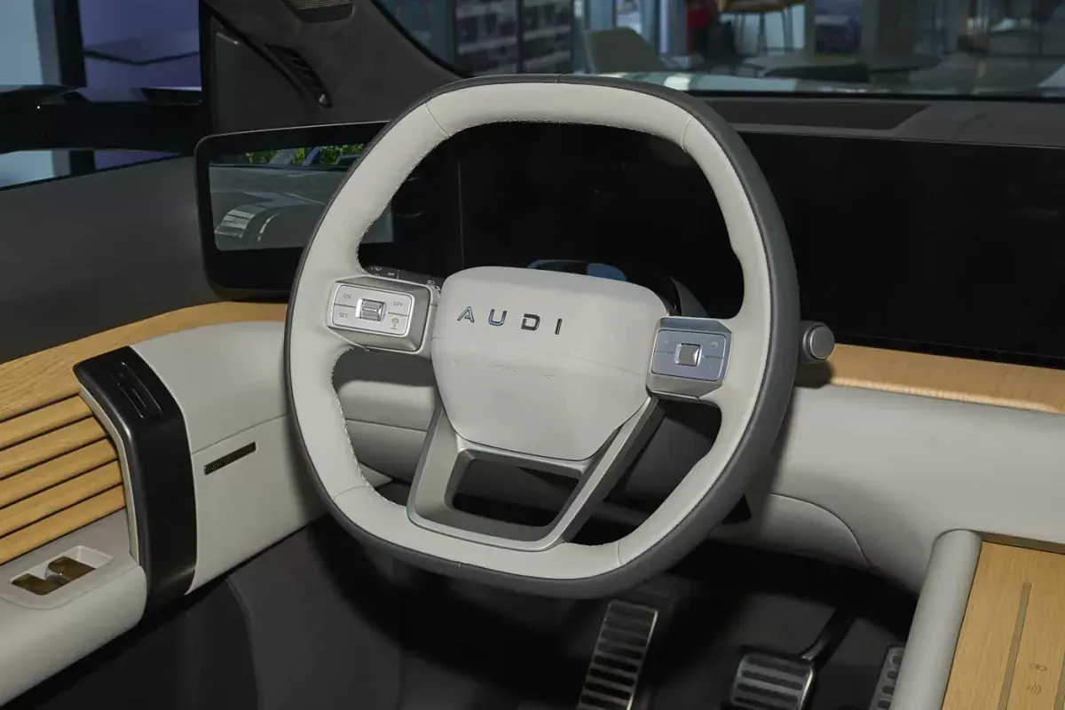 Audi E7X салон 3