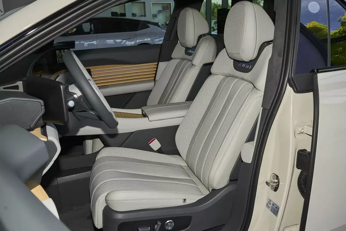 Audi E7X салон 6