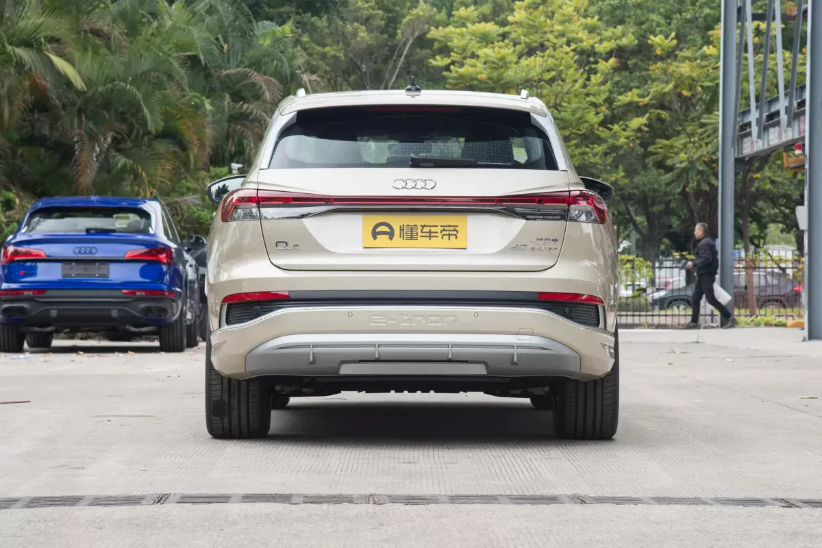 Audi Q4 E-Tron фото 4