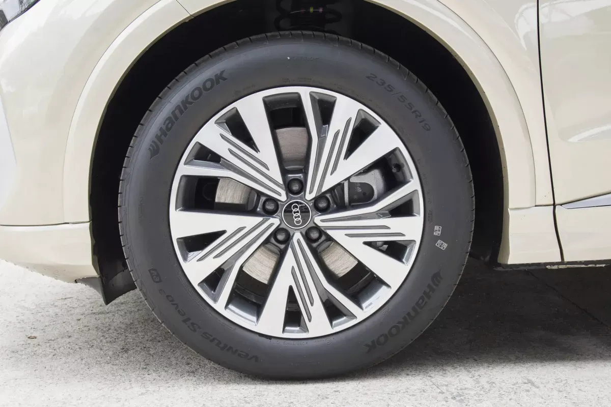 Audi Q4 E-Tron фото 6