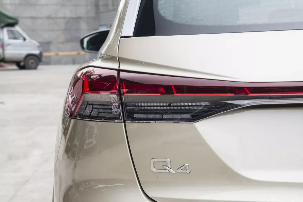 Audi Q4 E-Tron фото 7
