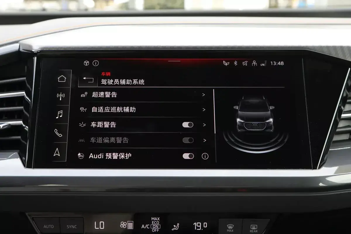 Audi Q4 E-Tron салон 5