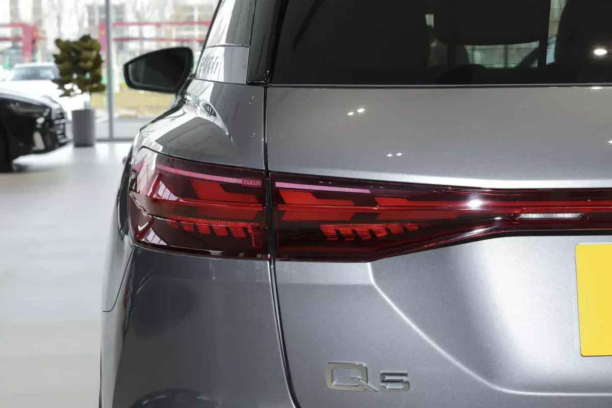 Audi Q5 E-Tron фото 7