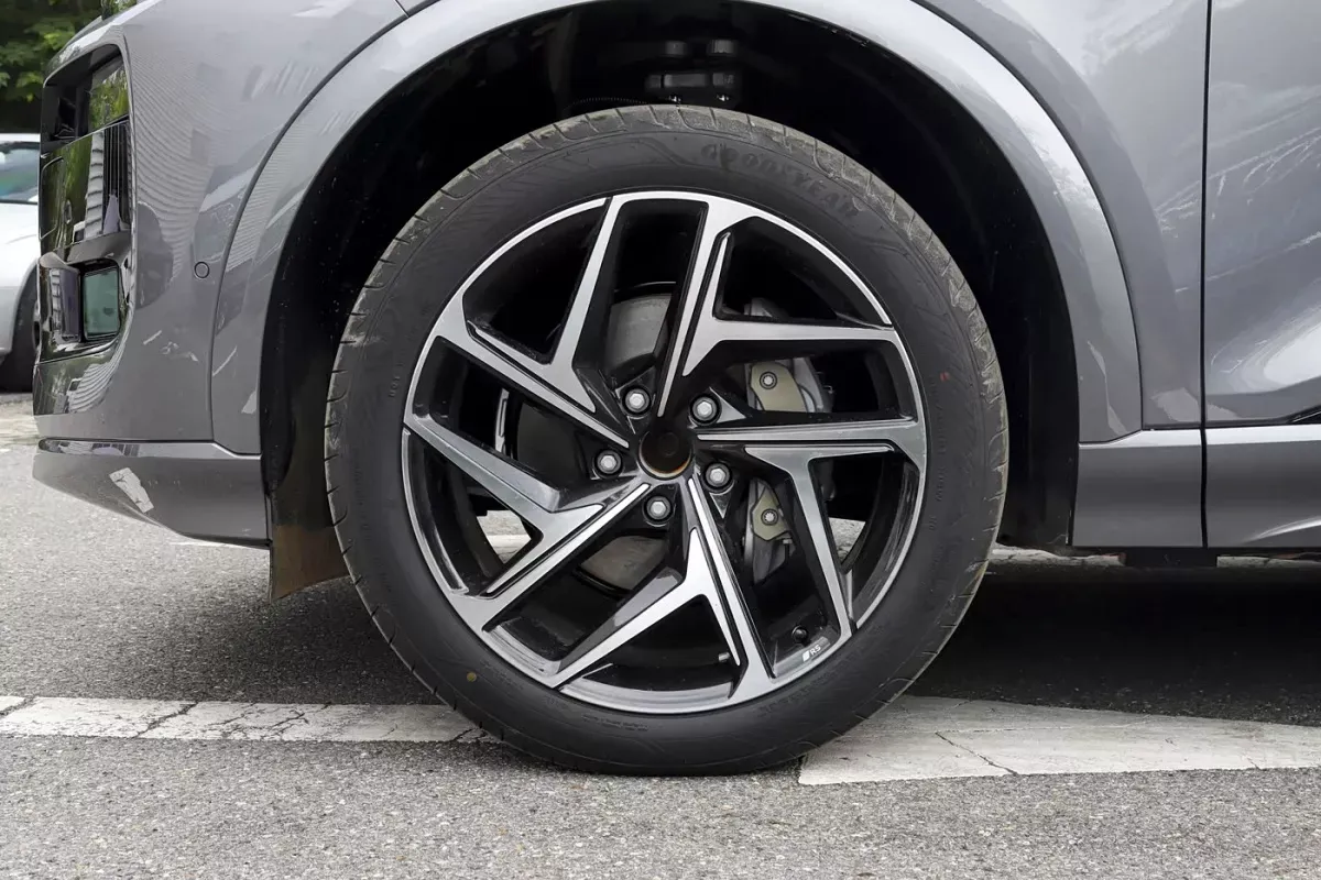 Audi Q6L e-tron фото 6