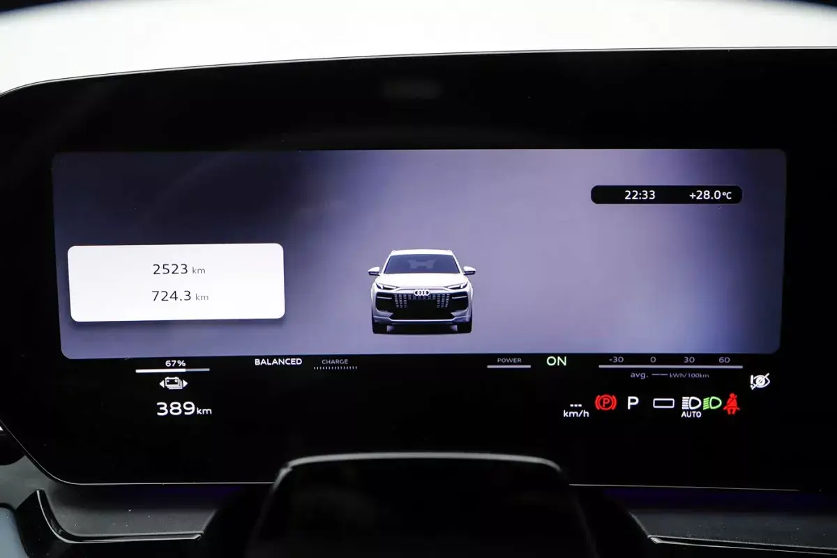 Audi Q6L e-tron салон 2