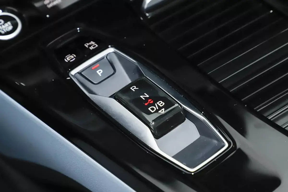 Audi Q6L e-tron салон 4