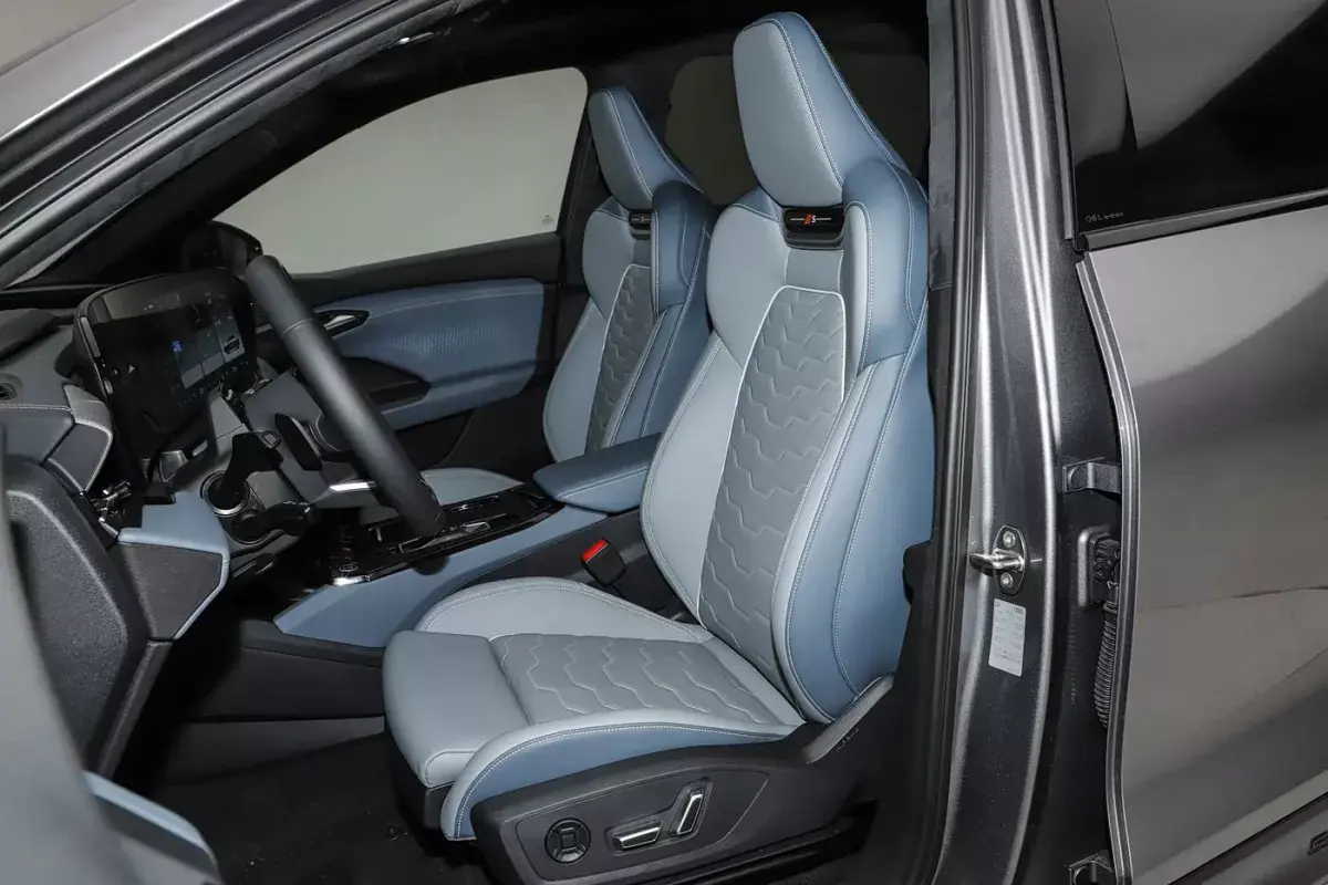 Audi Q6L e-tron салон 6