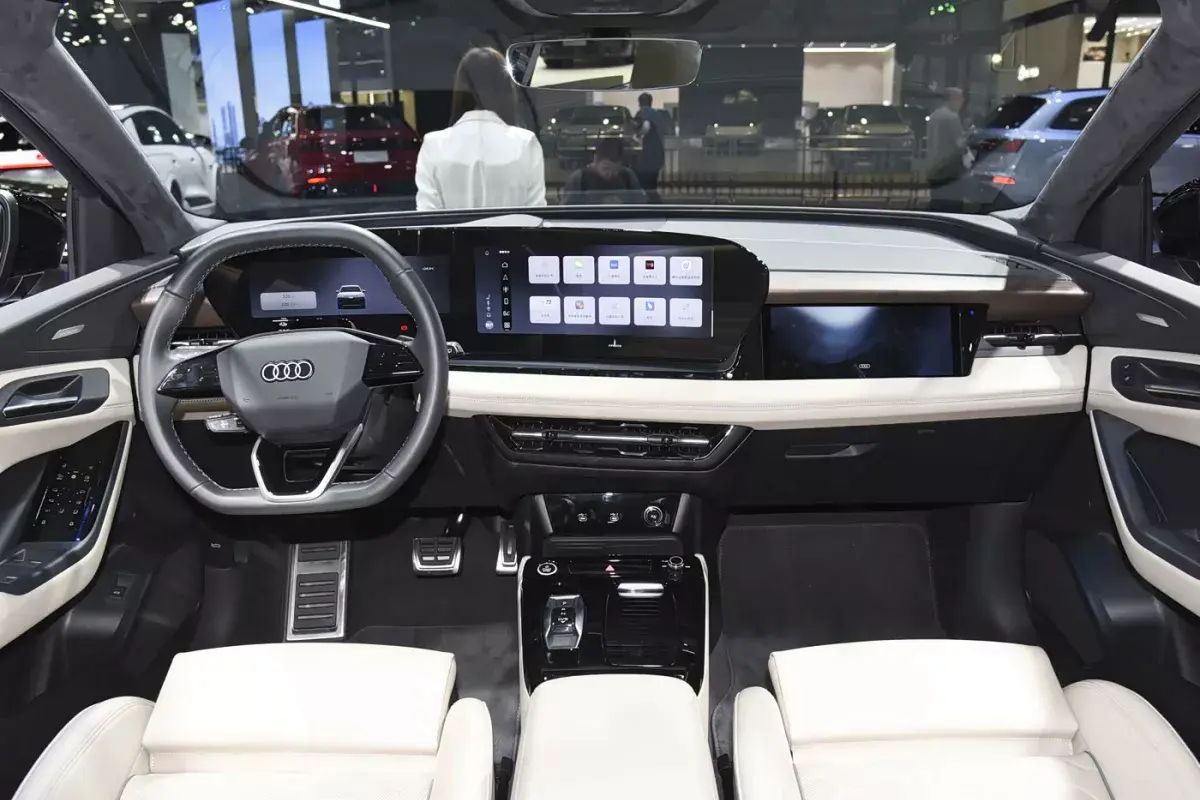 Audi Q6L e-tron салон 8