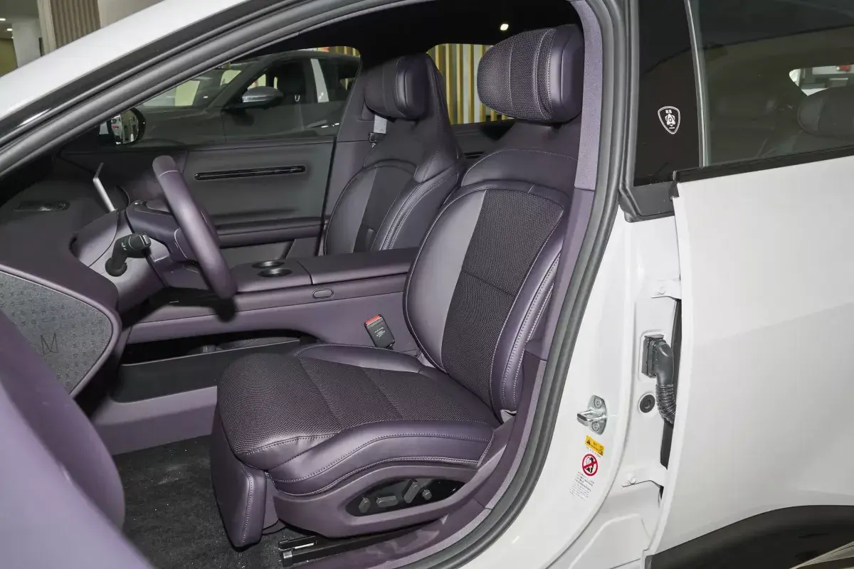 Avatr 06T PHEV салон 6
