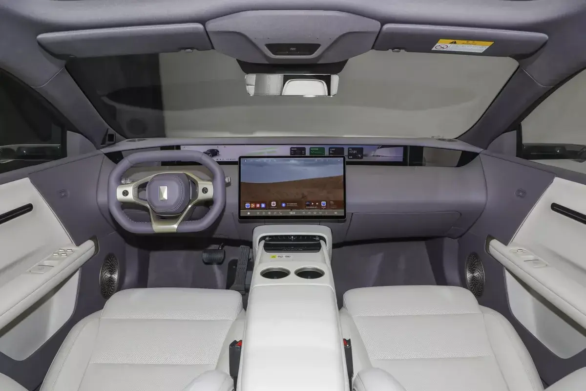 Avatr 06T PHEV салон 7