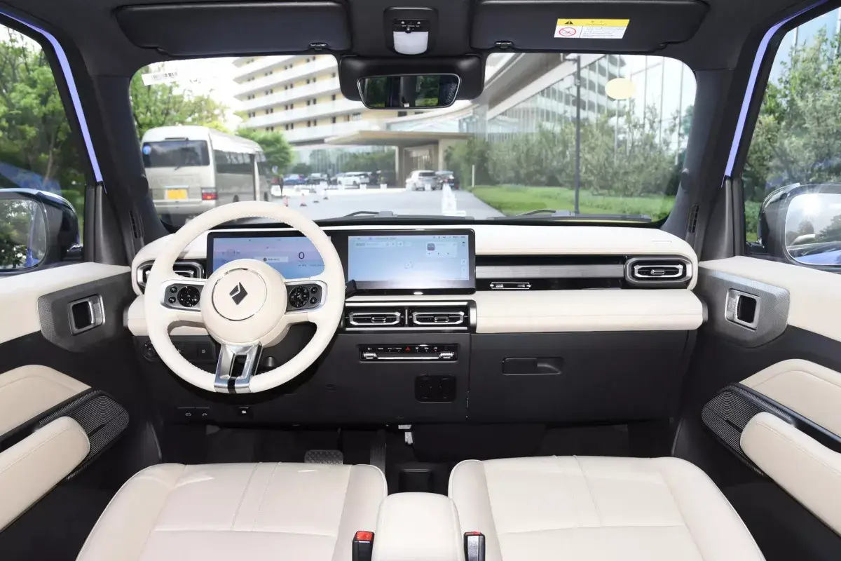 Baojun Yep салон 1