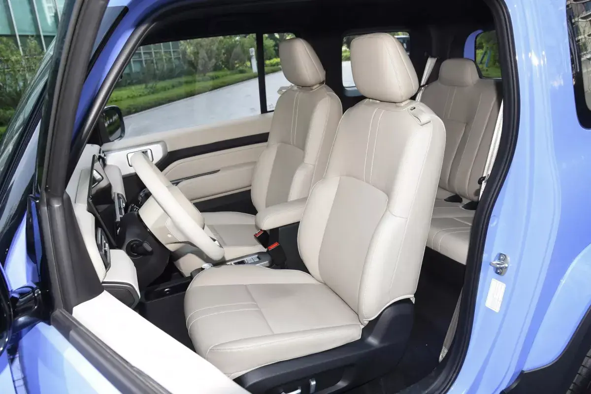 Baojun Yep салон 6
