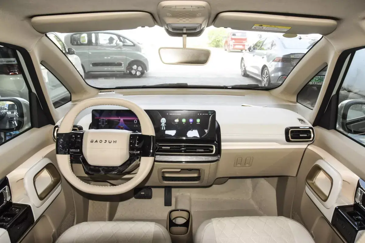 Baojun KIWI салон 1