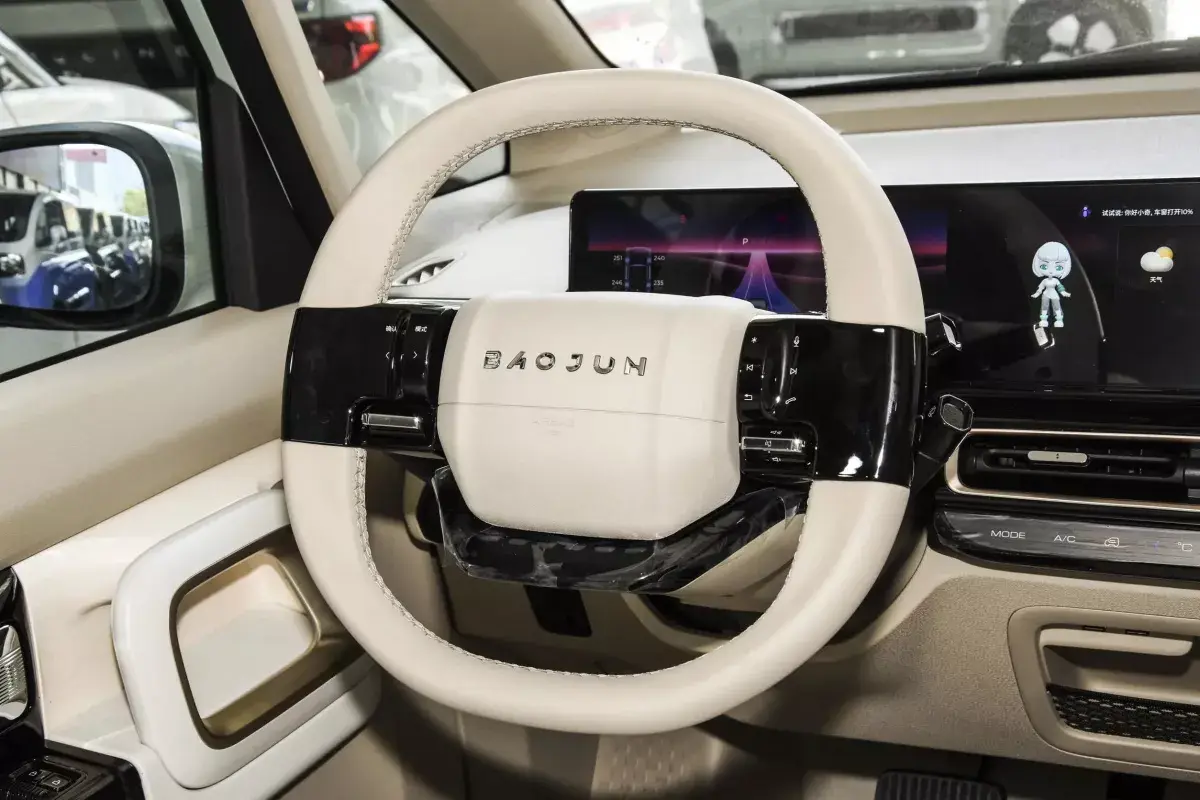 Baojun KIWI салон 3