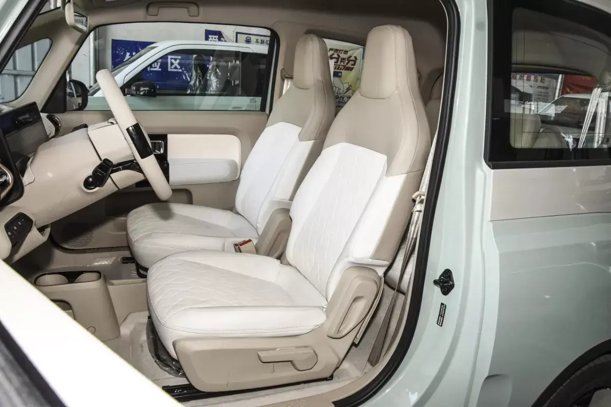 Baojun KIWI салон 6