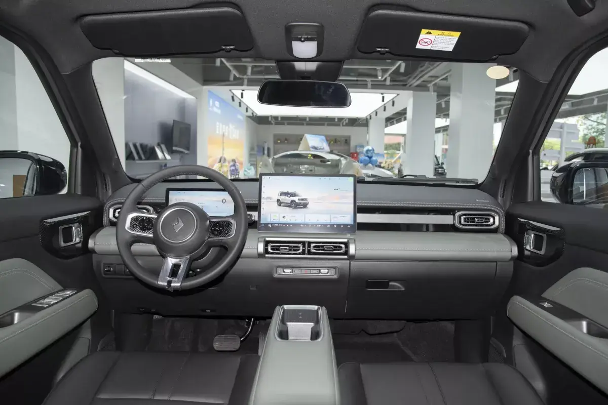 Baojun Yep Plus салон 1