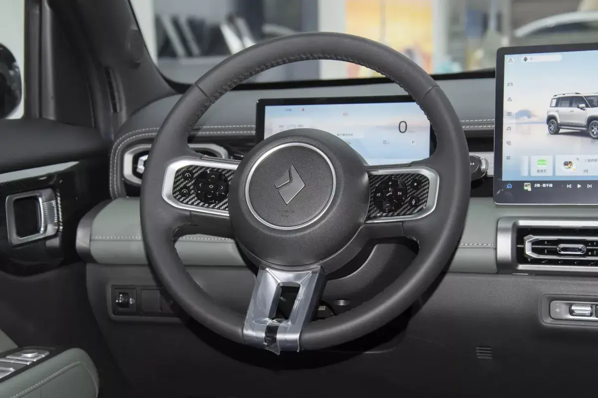 Baojun Yep Plus салон 3