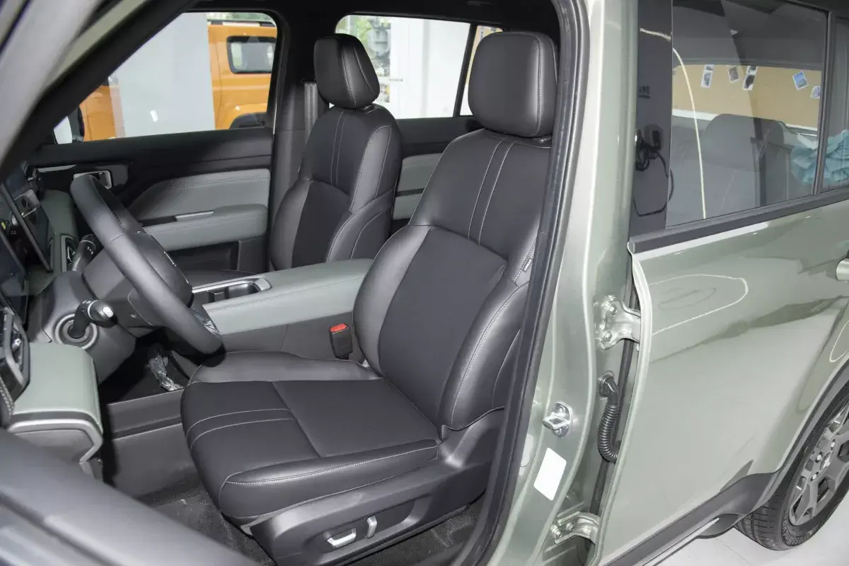 Baojun Yep Plus салон 6