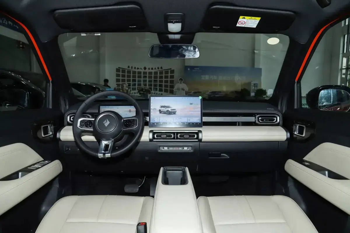 Baojun Yep Plus салон 7
