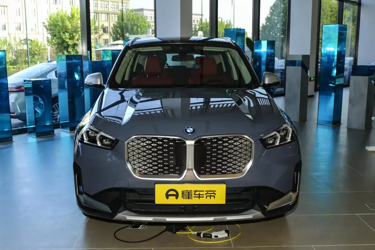 BMW iX1