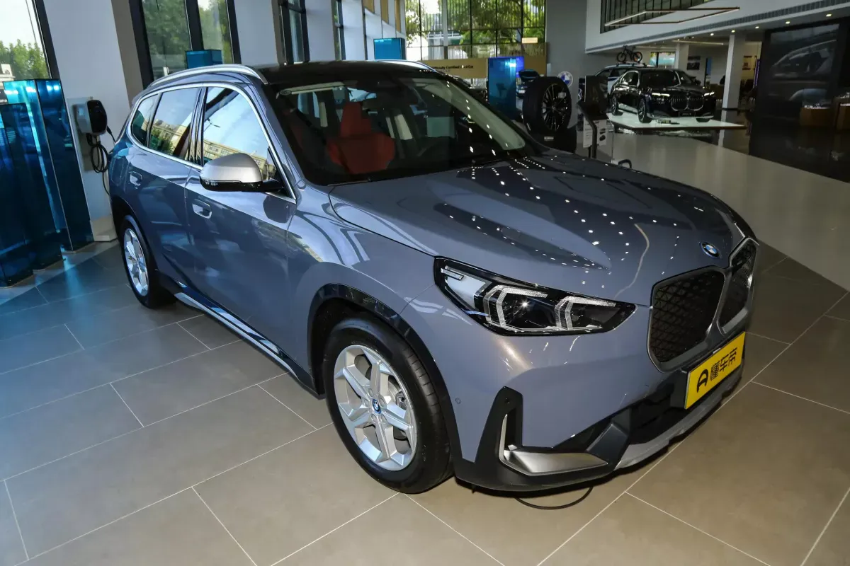 BMW iX1 фото 2