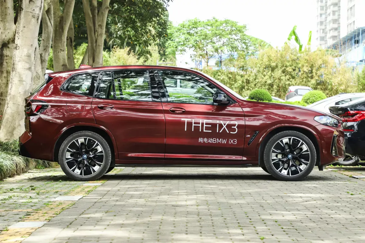 BMW iX3 фото 5
