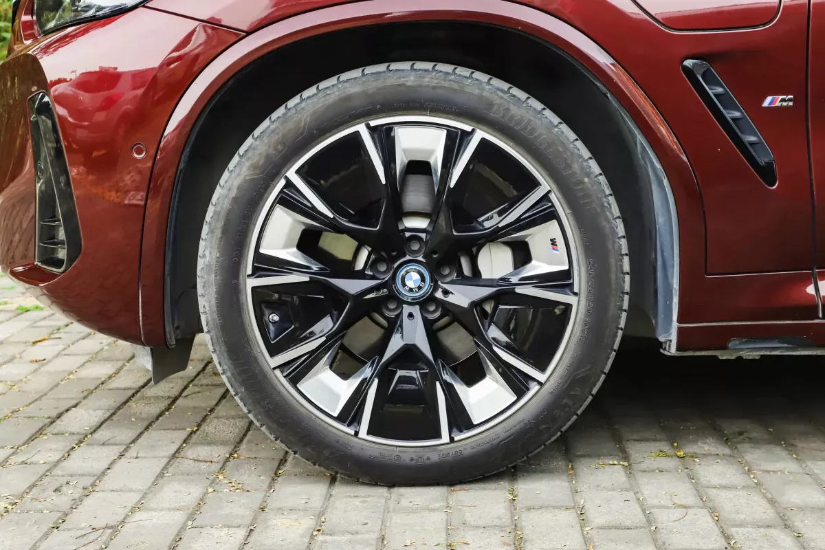 BMW iX3 фото 6